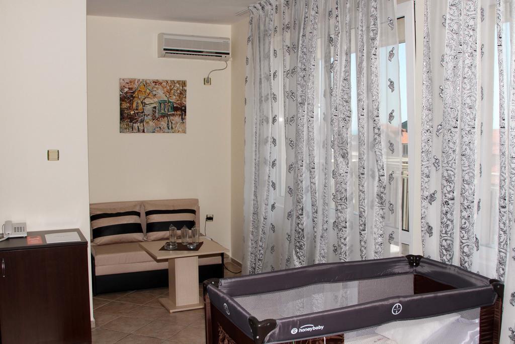 Vlasta Family Hotel رافدا المظهر الخارجي الصورة